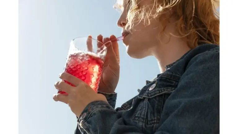 Modré víčko u Coly? Skrytá hrozba pro vaše játra — Brand: Coca-Cola