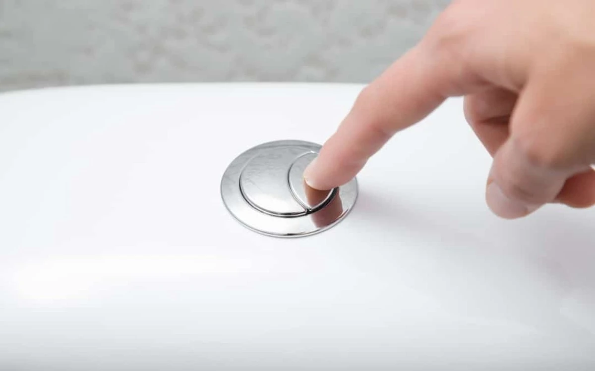 Proč mají toalety dvě tlačítka a které z nich pravděpodobně mačkáte špatně - image 1