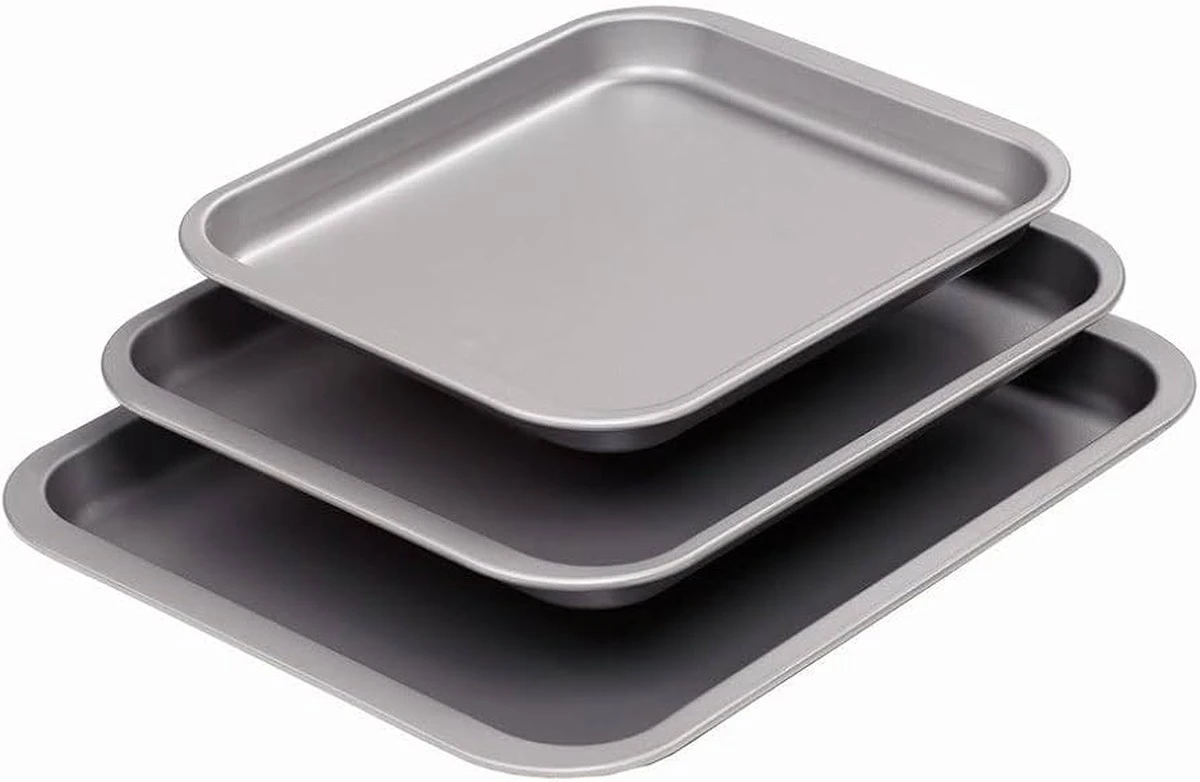 Proč zkušené pekařky sypou obyčejnou sůl na starý plech v troubě - image 1