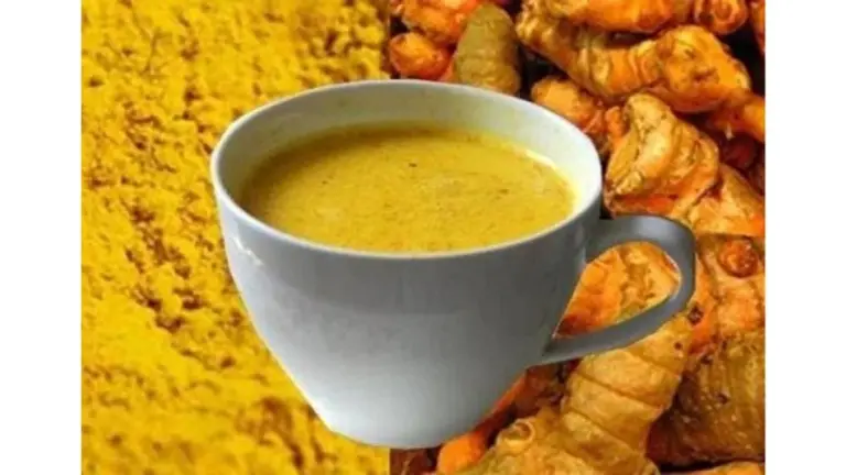 Proč zkušení bylinkáři přidávají špetku černého pepře do ranního nápoje