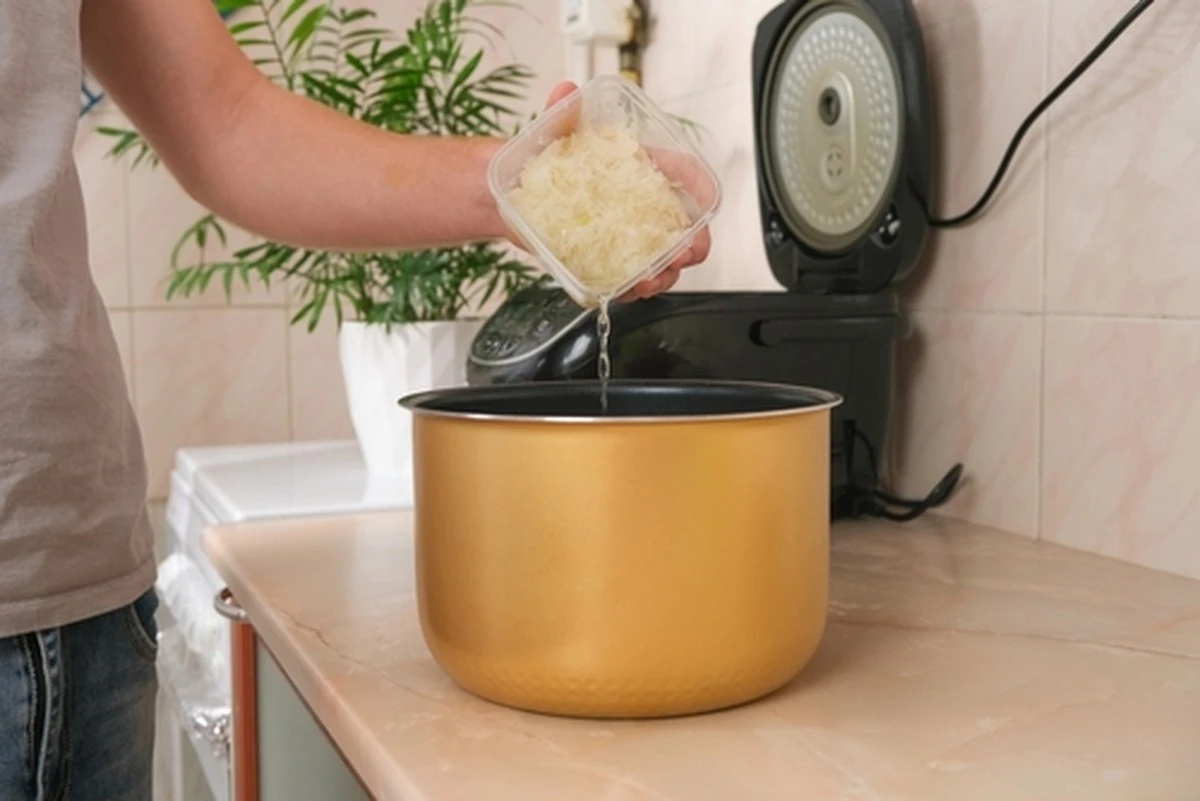 Proč zkušení gastroenterologové radí pít ráno šťávu ze syrových brambor