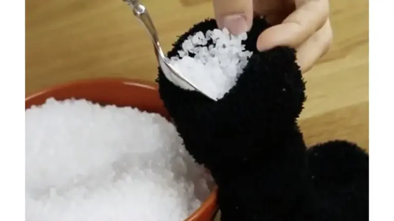 Proč zkušení hospodáři dávají v zimě na parapet starou ponožku