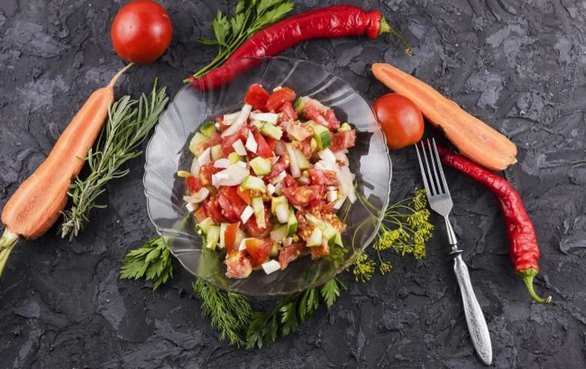 Proč zkušení kuchaři přidávají lžíci dijonské hořčice do krabího salátu