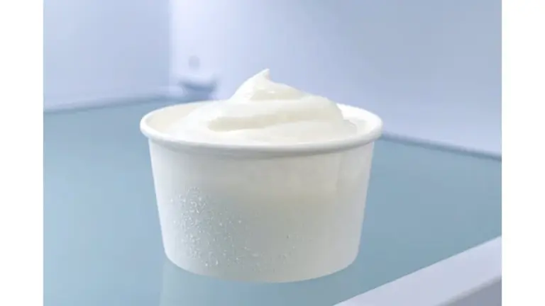 Proč zkušení kuchaři dávají zakysanou smetanu do mrazáku