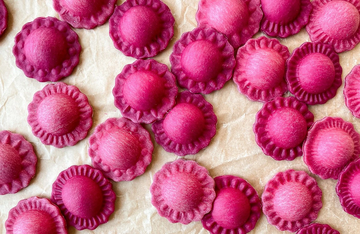 Proč zkušení kuchaři přidávají lžíci řepné šťávy do těsta na ravioli - image 1