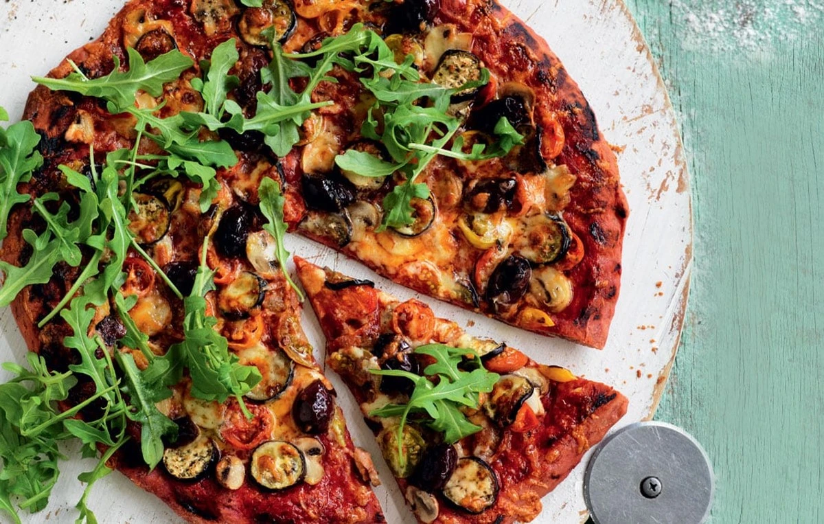 Proč zkušení kuchaři dávají na pizzu čerstvý špenát až po upečení - image 1