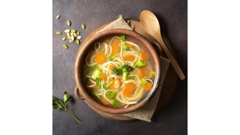 Proč zkušení lékaři při viróze doporučují talíř poctivého vývaru