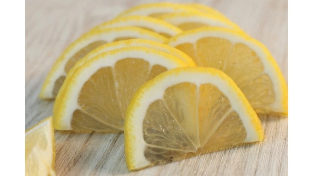 Proč zkušení lékaři doporučují jen dva plátky citronu denně