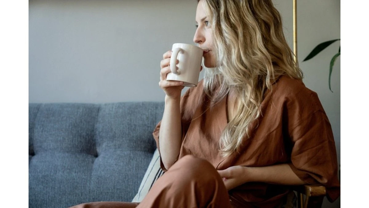 Proč zkušení Pražané vystupují z metra o zastávku dřív