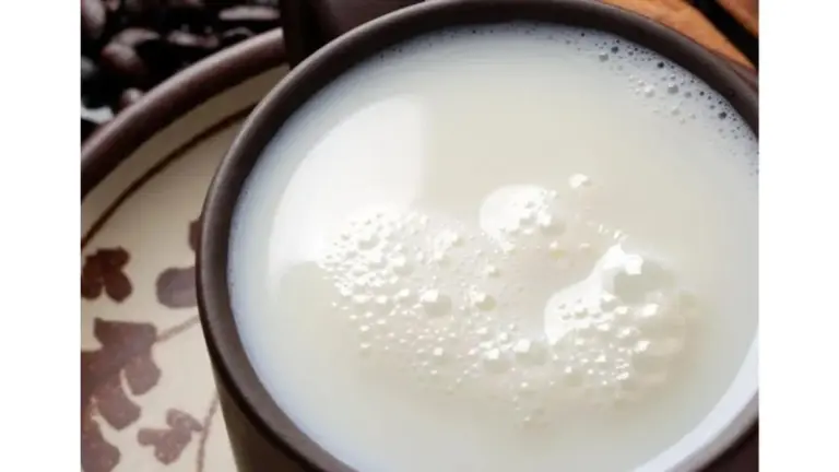 Proč zkušení sportovci pijí sklenici teplého mléka hodinu před spaním