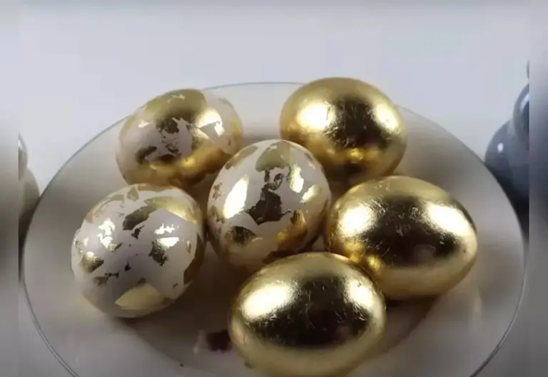 Proč letos dávám na velikonoční vajíčka lžičku želatiny: Trik, který vypadá jako luxusní šperk