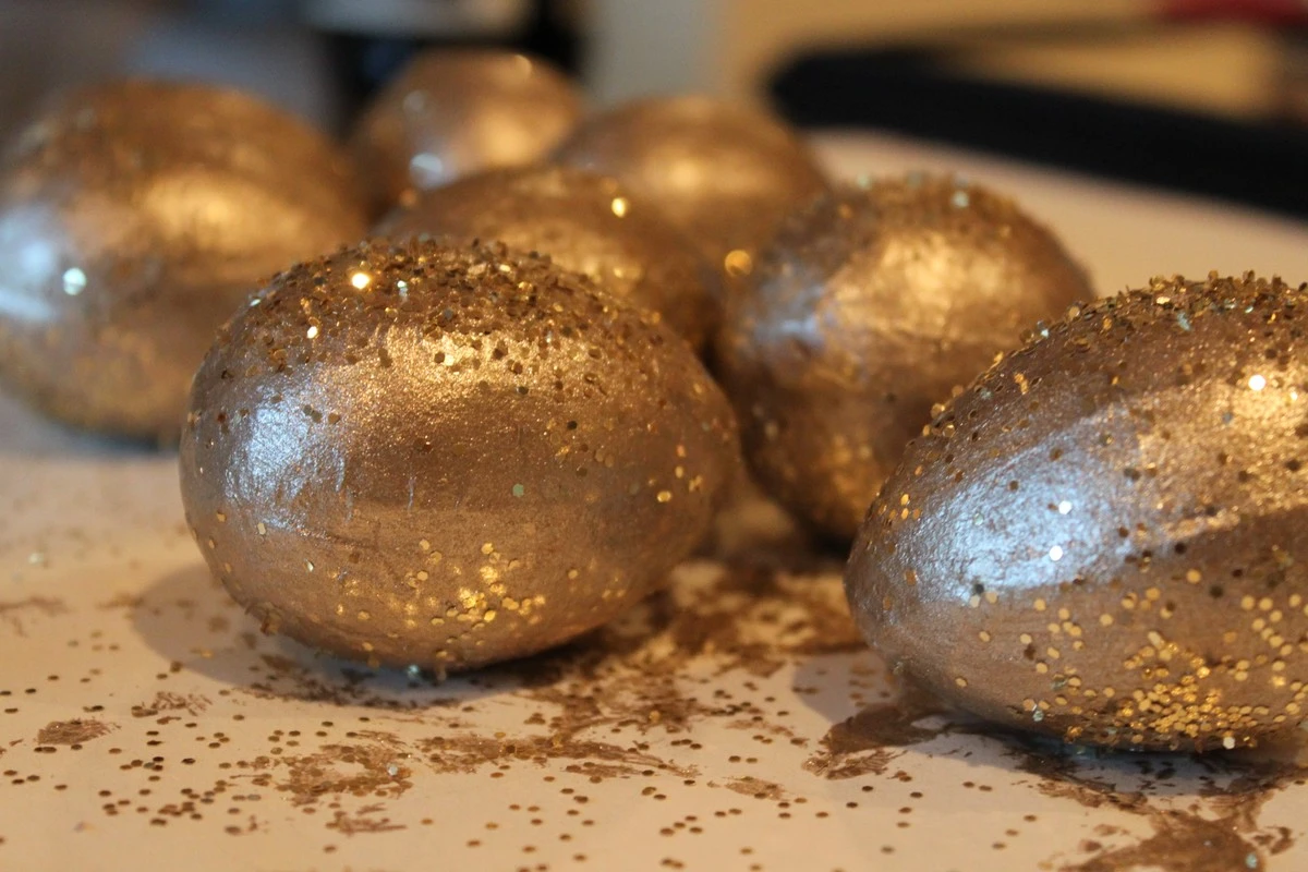 Proč letos dávám na velikonoční vajíčka lžičku želatiny: Trik, který vypadá jako luxusní šperk - image 1