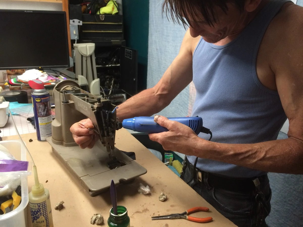 Proč profesionální šicí stroje vydrží 30 let: Trik není v mazání, ale v této zapomenuté maličkosti - image 1