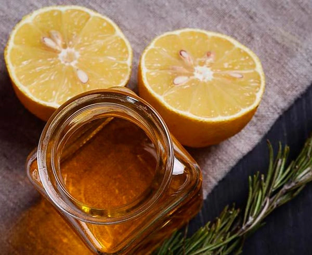 Proč řečtí lékaři doporučují každé ráno lžíci olivového oleje s citronem - image 1