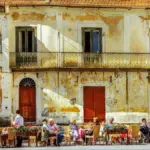 Proč sardiňští devadesátníci pijí čtyři espressa denně a my kávu pijeme špatně