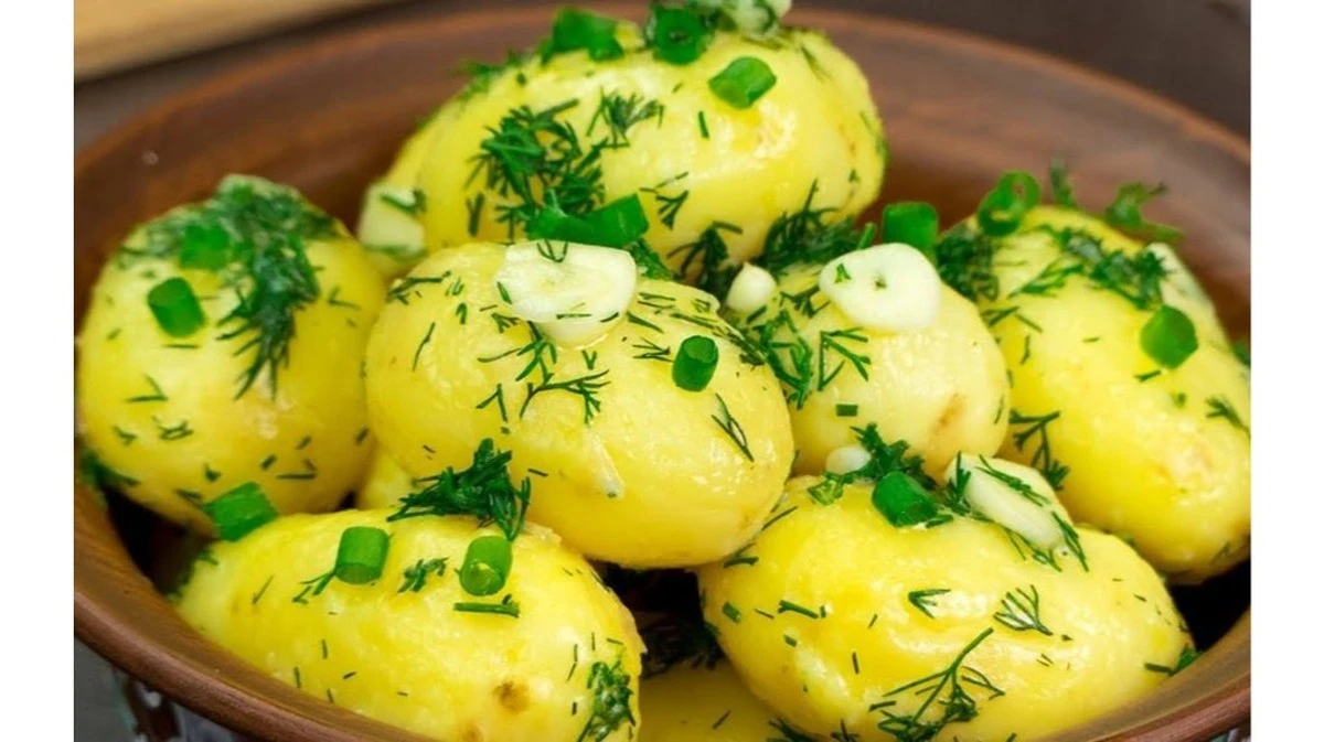 Proč se váha nehýbe, i když nejíte přílohy: Dietoložka mi vysvětlila zásadní chybu s bramborami