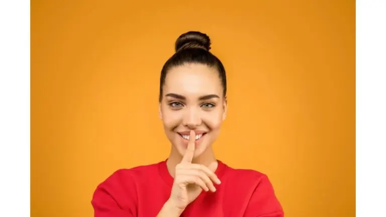 Proč zkušené kadeřnice v koupelně nikdy nepoužívají jen suchý šampon