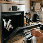 Proč zkušení kuchaři jednou za měsíc vycvaknou dvířka od trouby