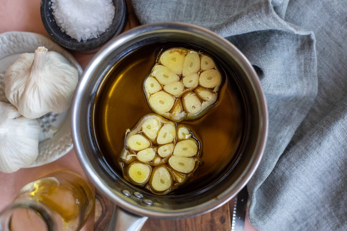 Proč zkušení kuchaři dávají česnek do studeného oleje - image 1