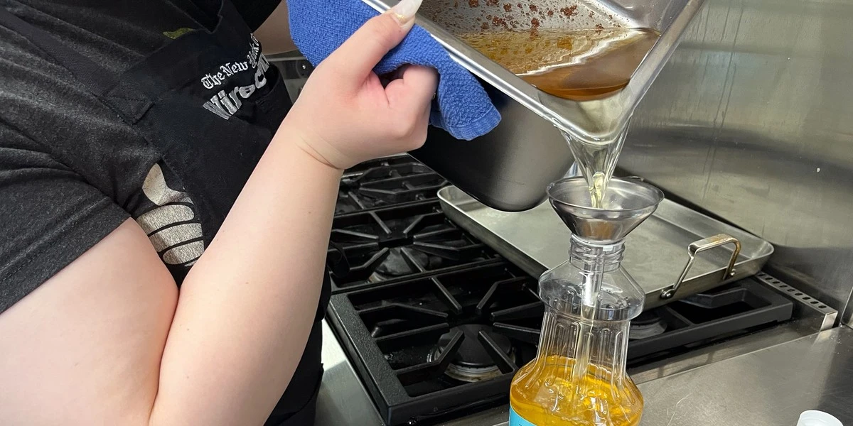 Proč zkušení kuchaři nikdy nevylévají použitý olej do dřezu - image 1