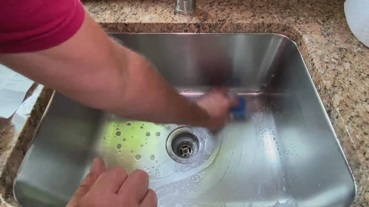 Proč zkušení kutilové mažou lednici pastou na zuby - image 1