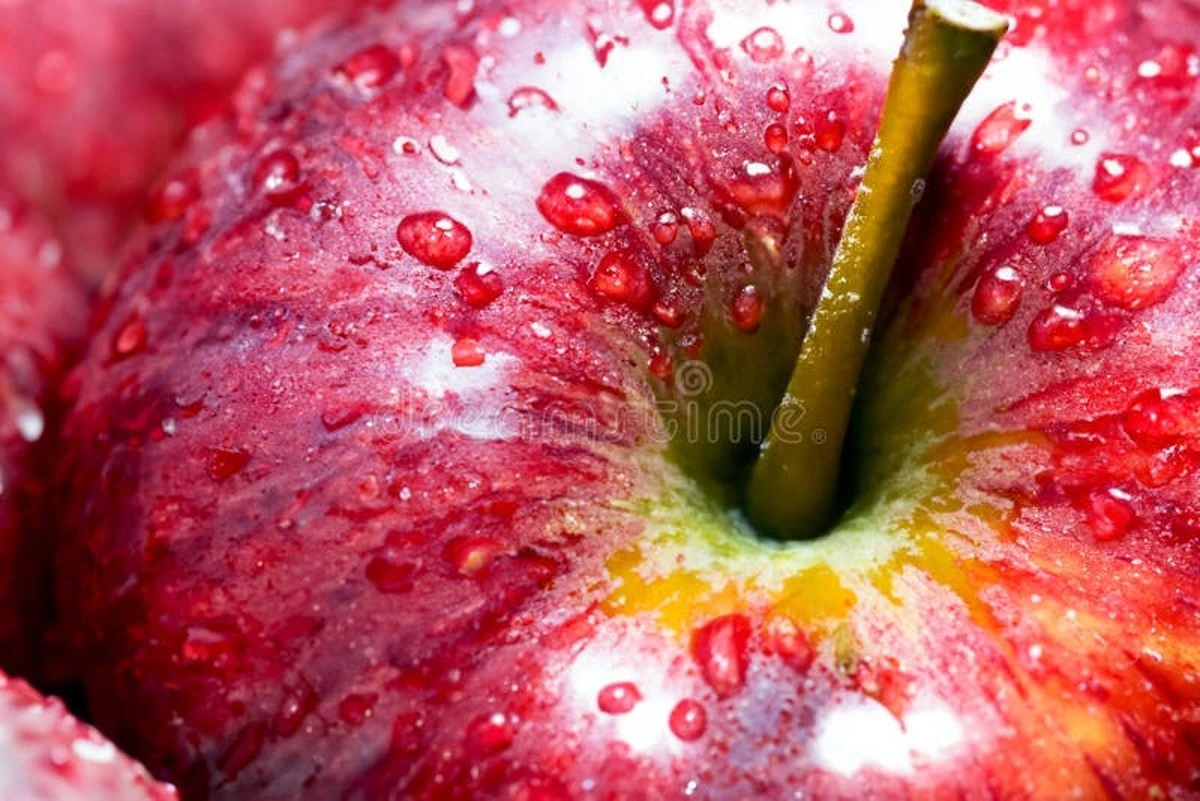 Proč zkušení lékaři radí nikdy neloupat jablka před jídlem - image 1