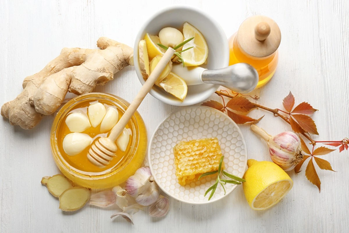 Proč zkušení lidé pijí směs česneku a citronu při dlouhém kašli - image 1