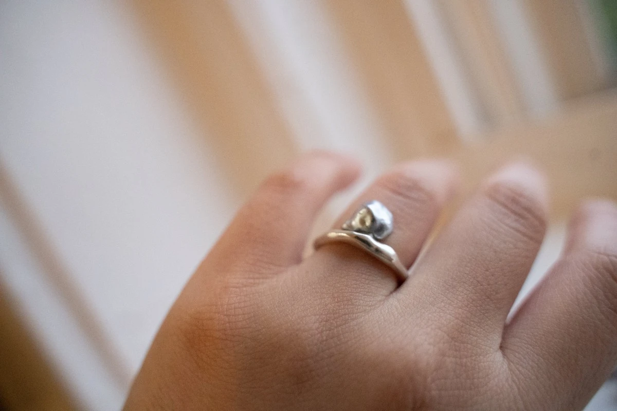 Proč zkušení partneři vážou červenou nit kolem papírku se jmény - image 1